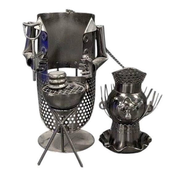 The Tinman Metal Wine Bottle Holder BBQ Chef Hat and Grill 12.5" Tall - Picture 2 of 9